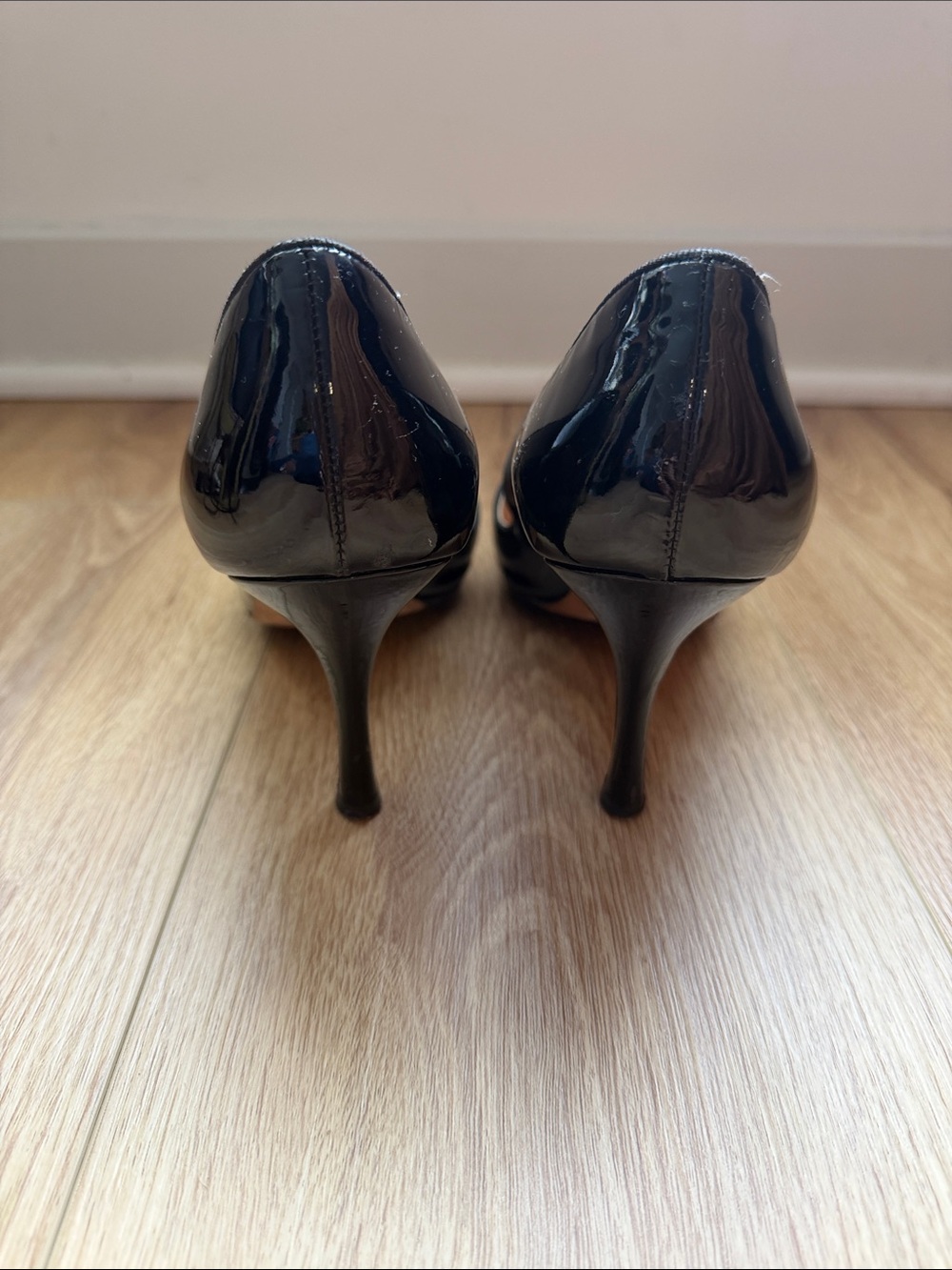 Manolo Blahnik Classic Black Patent Pointed-Toe Mary Jane Pumps Sz 39 - Picture 4 of 5